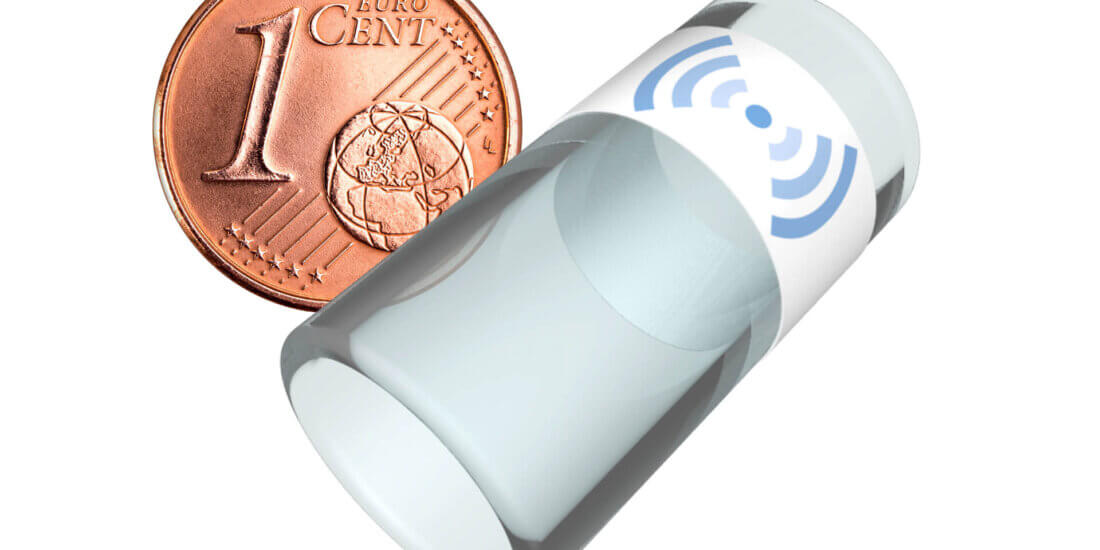 The RFID label can be applied to very small round objects.