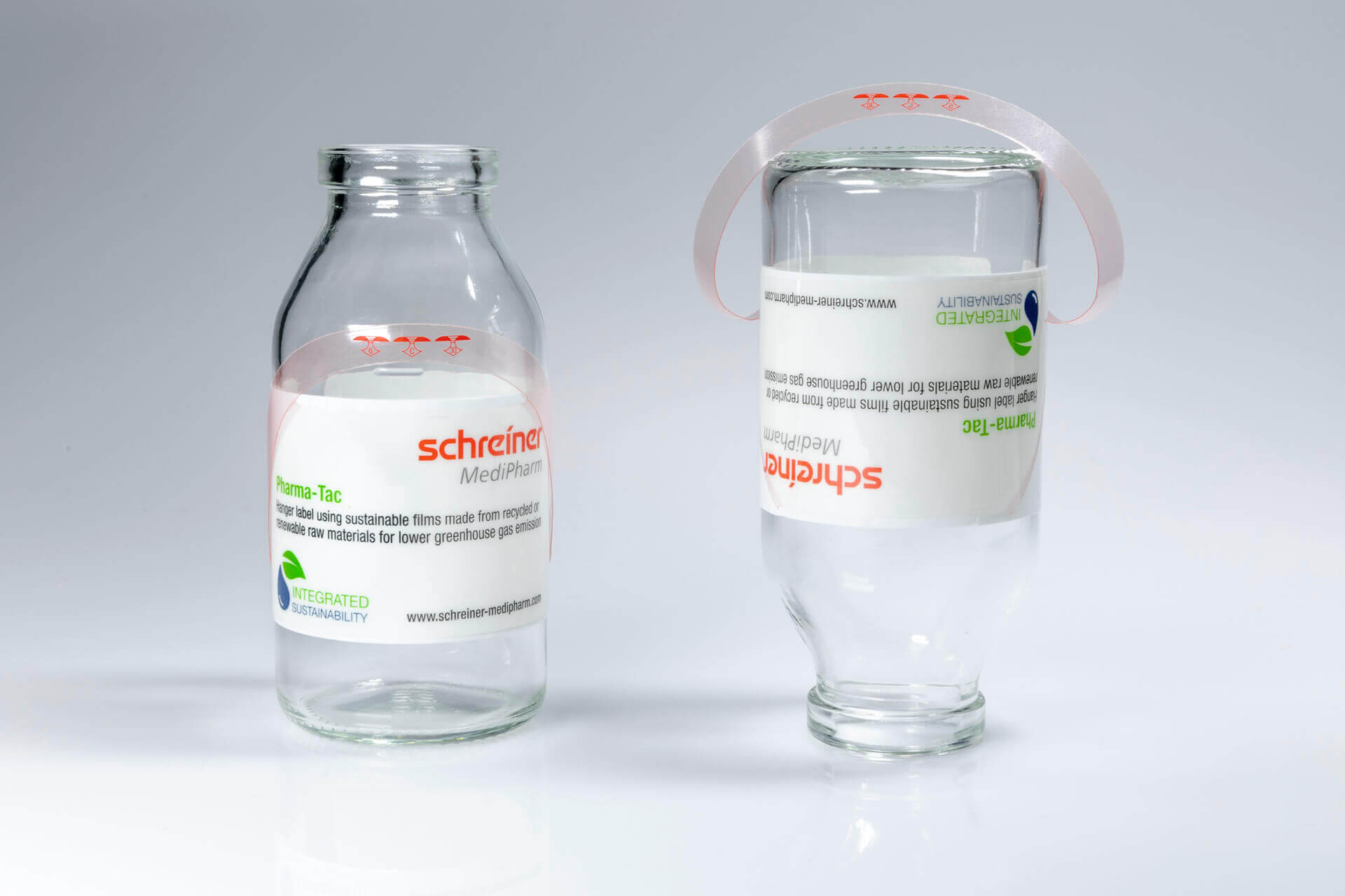 The Pharma-Tac hanger label has existed since 1987. It has continuously been extended by diverse features and variants and is now also produced using environmentally friendly film material.