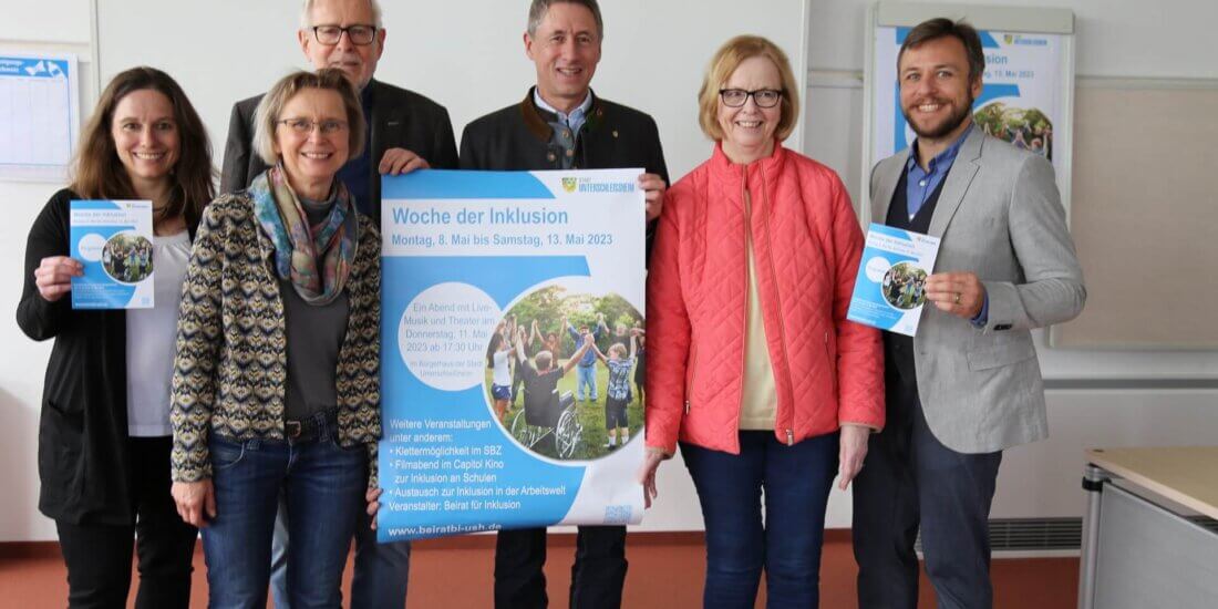 Inklusion ist eine gesamtgesellschaftliche Aufgabe – da waren sich auf der Pressekonferenz zur Inklusionswoche alle einig: Susanne Höppner (Schreiner Group), Susanne Schmidt und Helmut Gierke (Beirat für Inklusion), Christoph Böck und Annegret Harms (Bürgermeister von Unterschleißheim) sowie Bernd Pfadler (Schreiner Group).