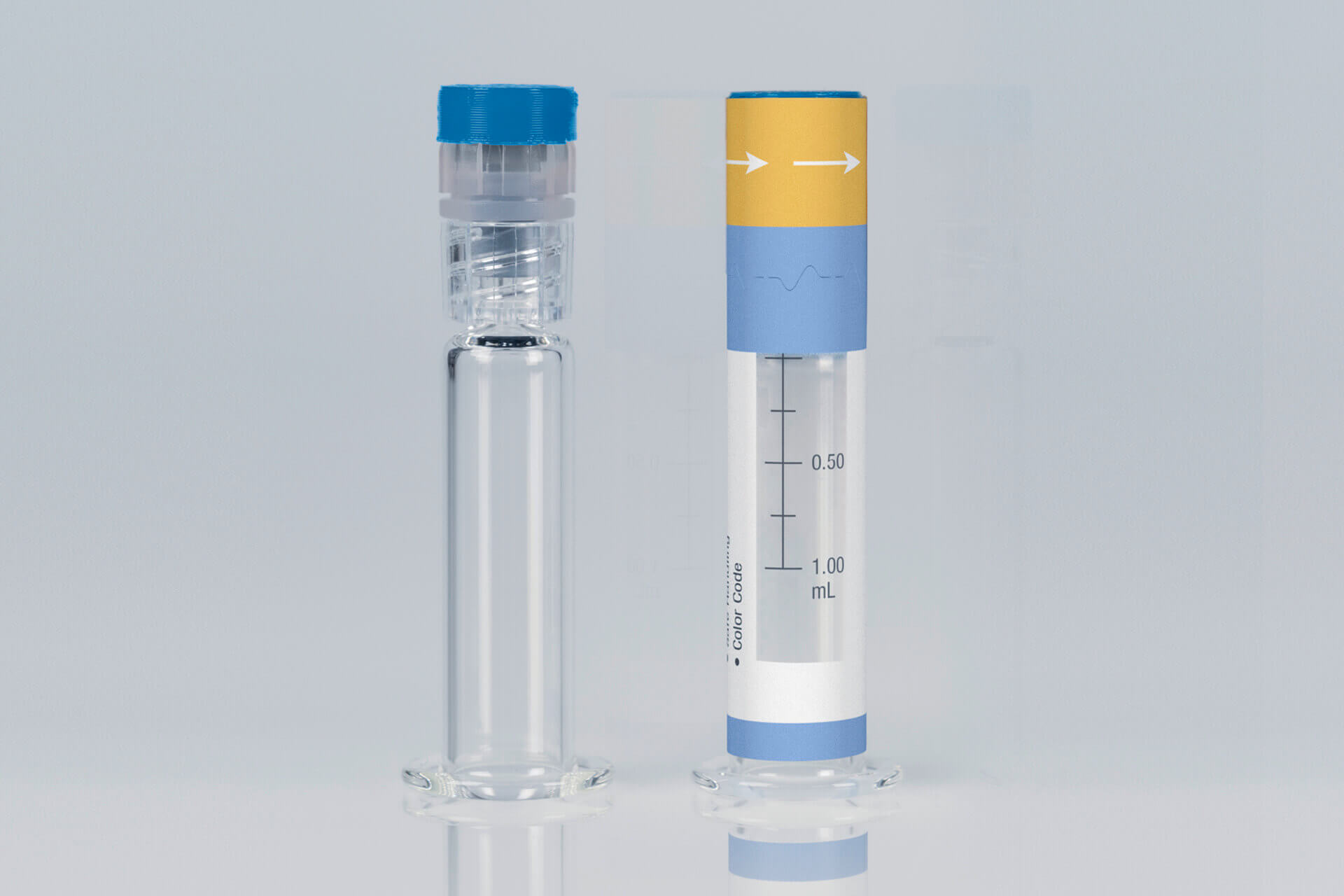 A small cap adapter is applied to the upper part of the syringe cap and complemented by a functional label.