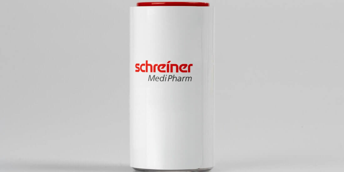 Das opake Label von Schreiner MediPharm umschließt das Vial vollständig und bietet damit einen optimalen Lichtschutz und eine Verblindungslösung in einem.