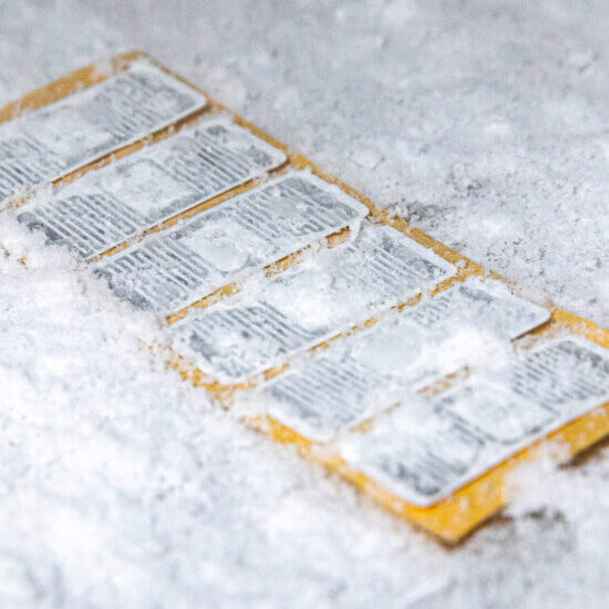Das neu entwickelte RFID-Label kann sowohl bei normaler Raumtemperatur als auch bei -80 °C ausgelesen werden.