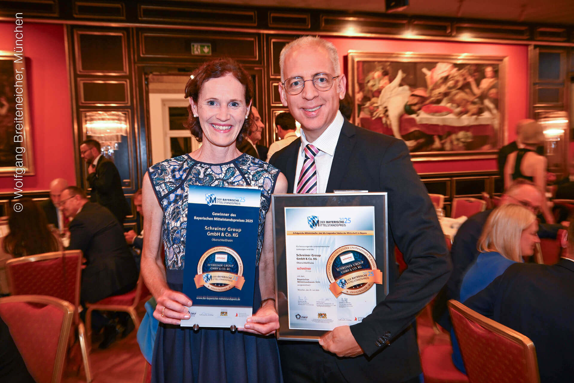 President and CEO Roland Schreiner and his assistant Kathrin Schafmeister accepted the award in the festive setting at the Munich “Künstlerhaus.”
