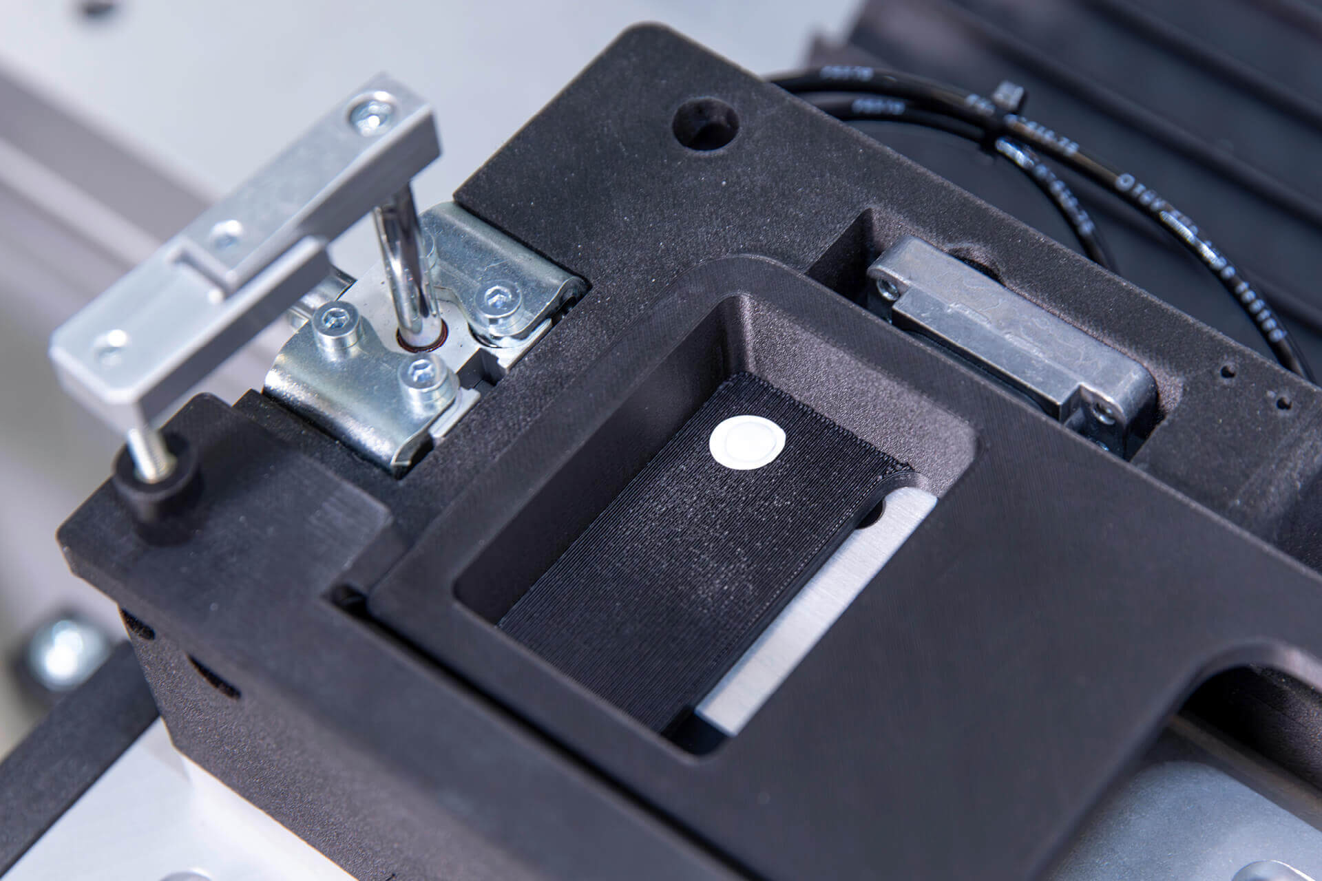 schreiner-group-pcs-ultrasonic-welding-precise In the next step, precise welding to the component is performed in a reliable process.