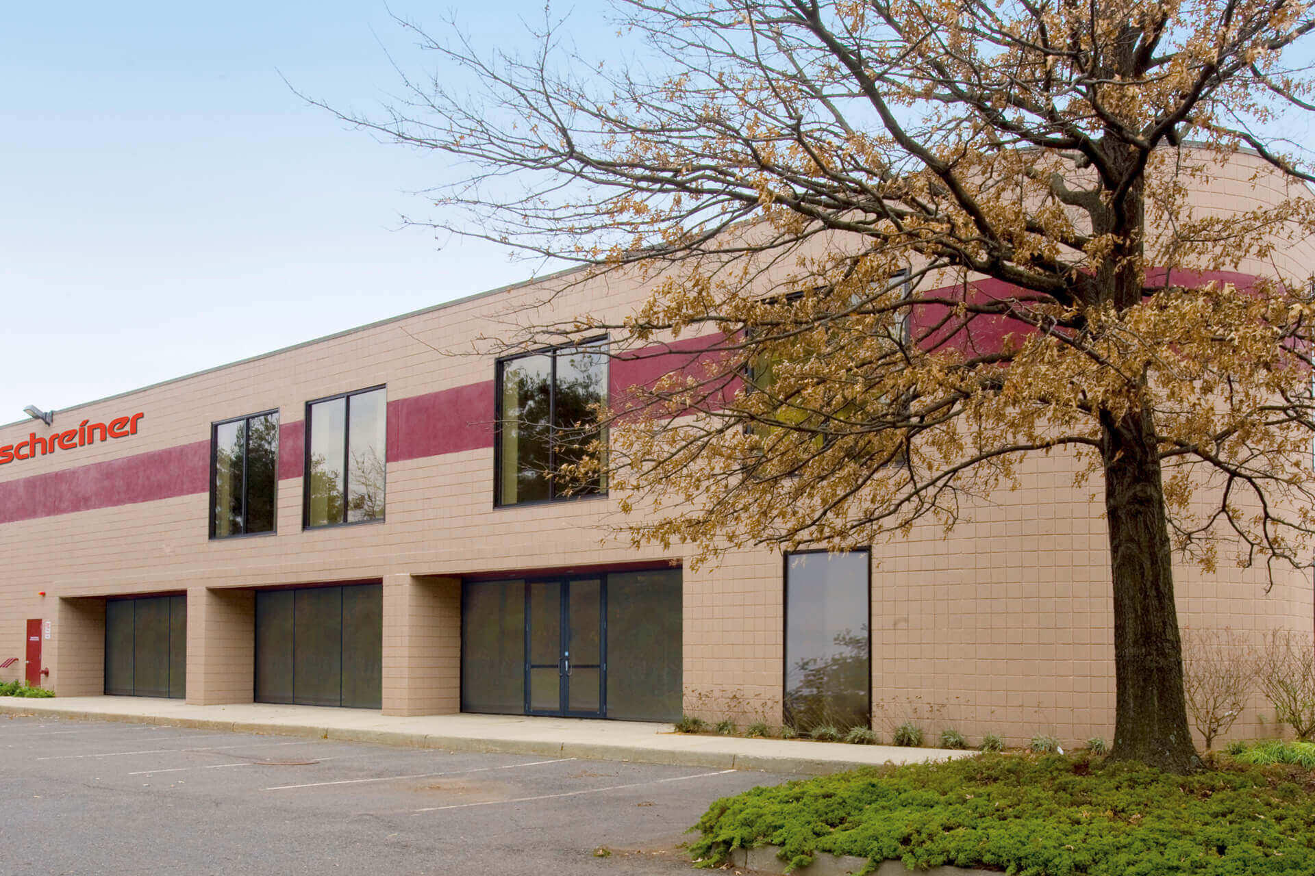 Blauvelt: A suburb in Rockland County, New York State, located approximately 40 kilometers north of Manhattan. The area is predominantly characterized by residential neighborhoods.