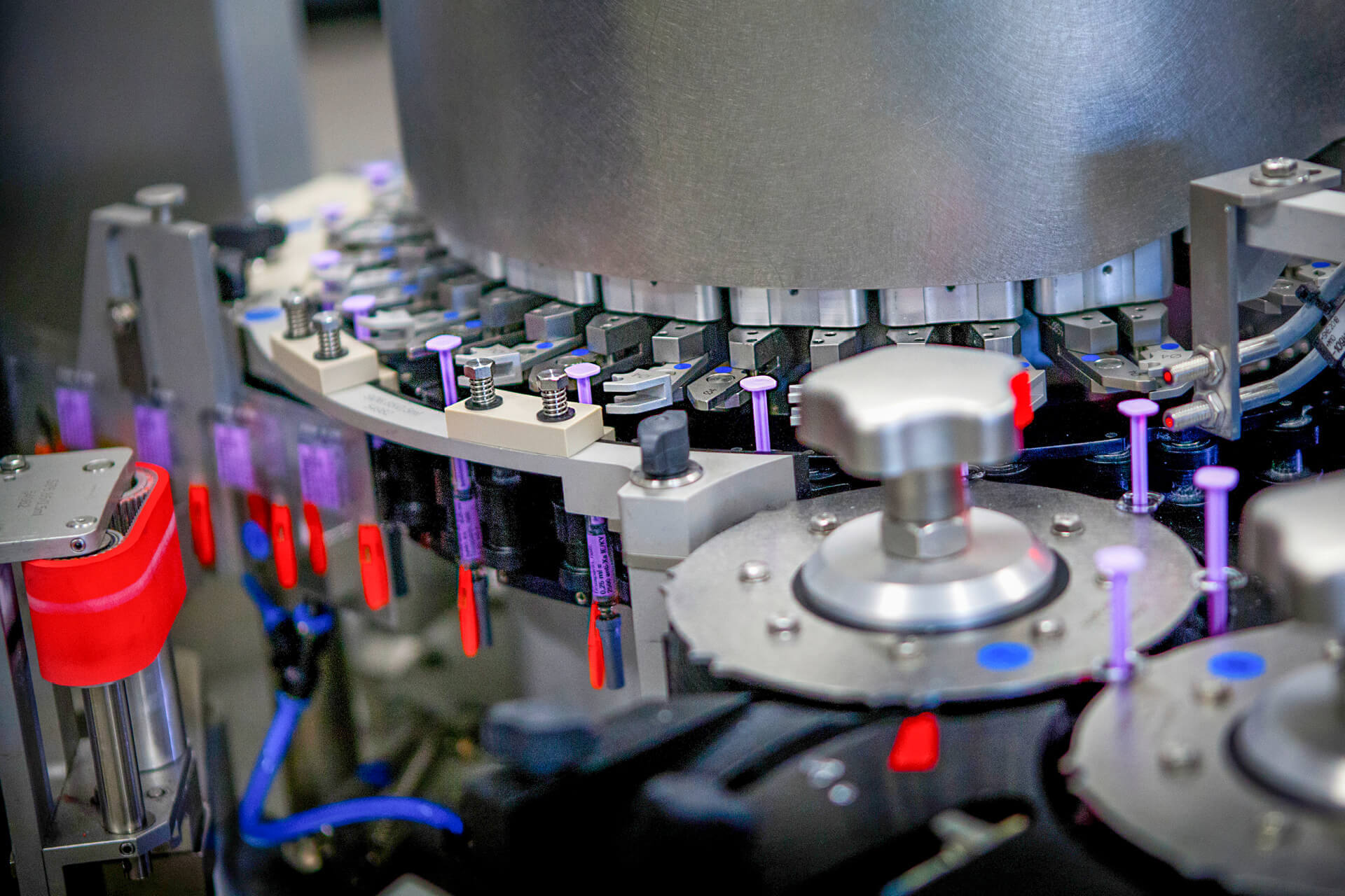 Needle-Trap is delivered on rolls to the pharmaceutical manufacturer and can be applied to prefilled syringes at high speed on standard dispensing systems.