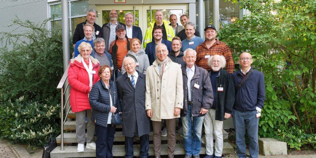 Geschäftsführer Roland Schreiner begrüßte die Teilnehmer des Gewerbeverbands Oberschleißheim am Hauptsitz der Schreiner Group.