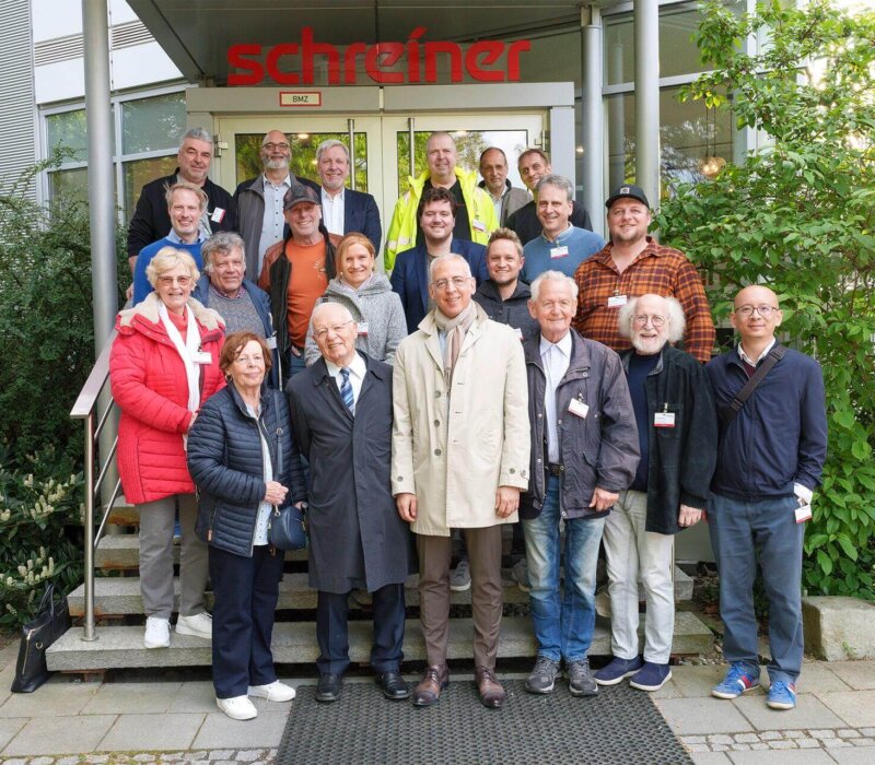 Geschäftsführer Roland Schreiner begrüßte die Teilnehmer des Gewerbeverbands Oberschleißheim am Hauptsitz der Schreiner Group.