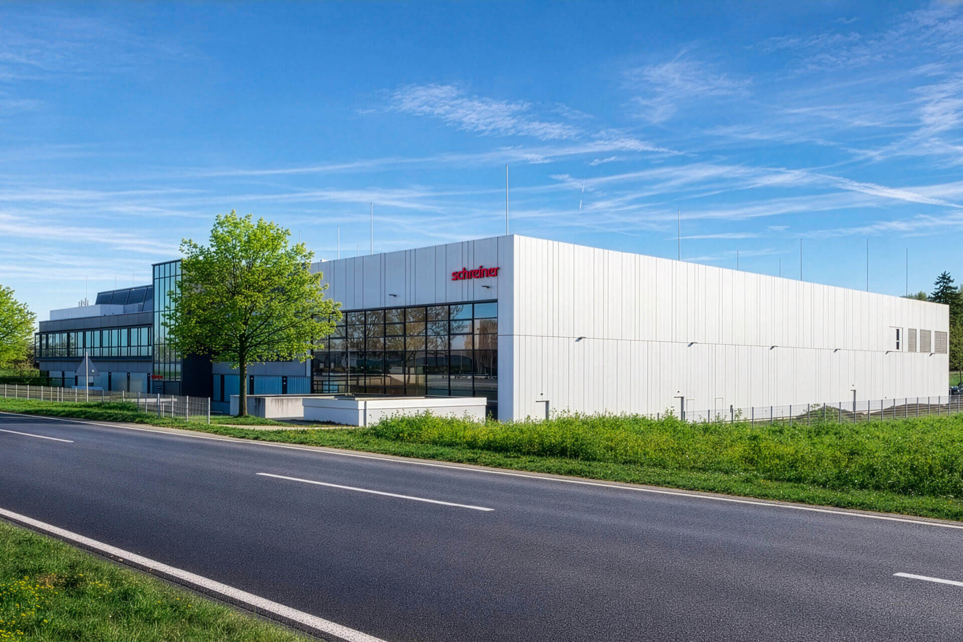 With the addition of a new building, the Schreiner Group site in Dorfen has been expanded by 2,700 square meters of floor space and is now well positioned for future growth.