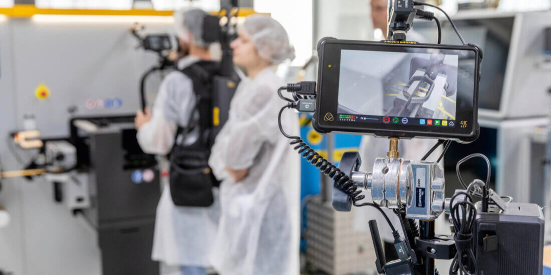 Behind the scenes of the new RFID video: The shoot offers an authentic look at Schreiner MediPharm’s expertise in high-performance pharmaceutical RFID solutions.