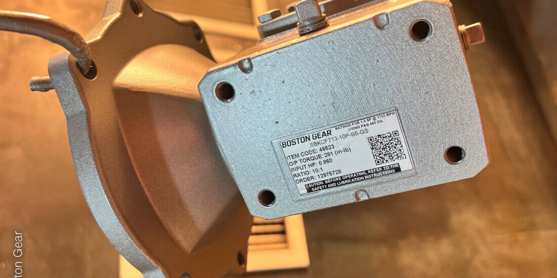 Ob im Reinigungsprozess oder dem Einsatz unter extremen Bedingungen: Boston Gear benötigte langlebige Produktkennzeichnungen, die zuverlässig haften und lesbar bleiben.